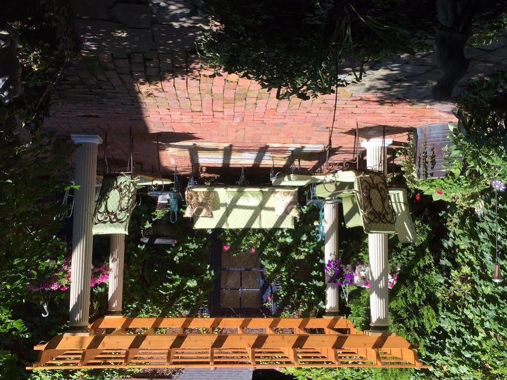 A B&B At The Edward Harris House Inn โรเชสเตอร์ ภายนอก รูปภาพ